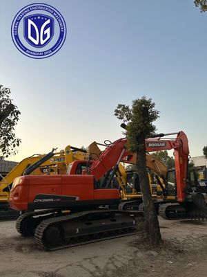 प्रयुक्त Doosan DX225 22.5 टन क्रॉलर खुदाई मशीन उच्च विश्वसनीयता के साथ लगभग नई