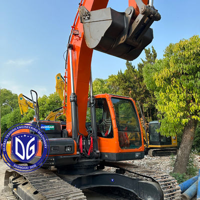 प्रयुक्त Doosan DX225 22.5Ton क्रॉलर खुदाई मशीन लगभग नई और उत्कृष्ट स्थिति में बिक्री पर
