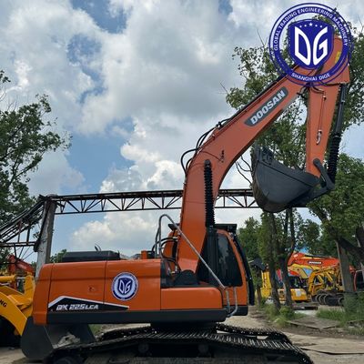 Doosan DX225 Excavator – Reliable 22 Ton Machine for Construction Projects